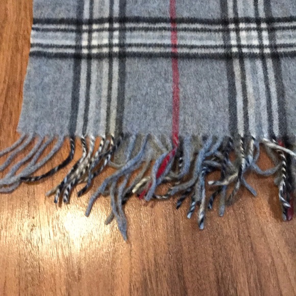 NWT cashmere scarf - Picture 3 of 5